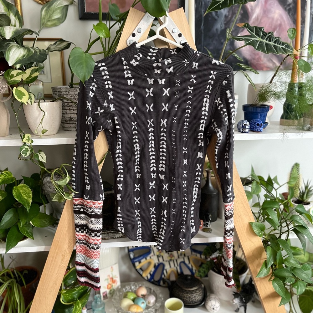 Free people thermal size medium grey multi yarn sleeve